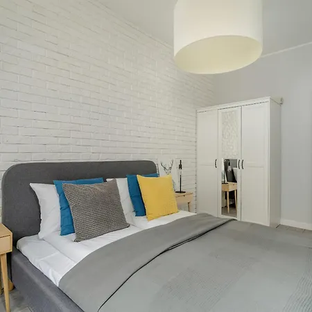Apartament Bright With Balcony And Free Garage By Renters Poznań