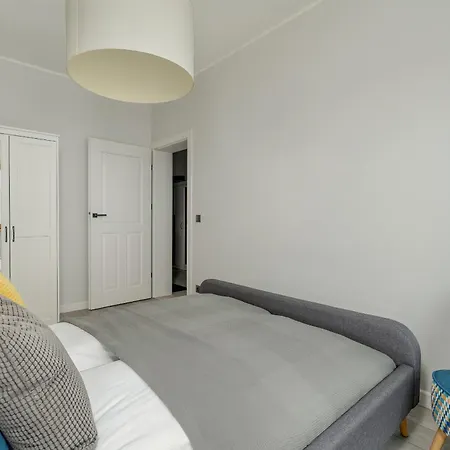 Apartament Bright With Balcony And Free Garage By Renters
