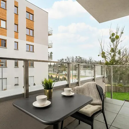 Bright With Balcony And Free Garage By Renters Apartament