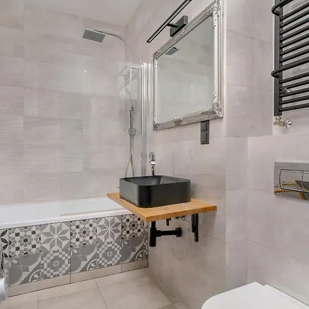 Apartament Bright With Balcony And Free Garage By Renters Poznań