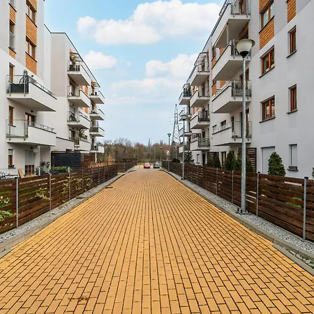 Apartament Bright With Balcony And Free Garage By Renters Poznań