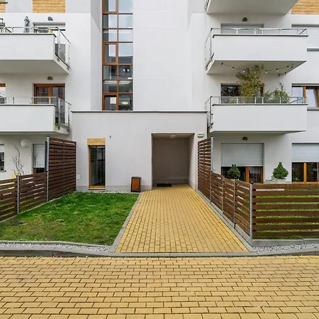 Bright With Balcony And Free Garage By Renters Apartament